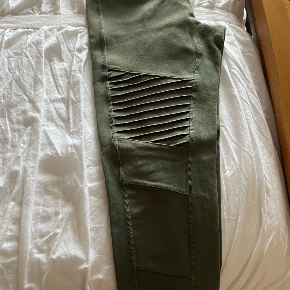 Ali yoga leggings
